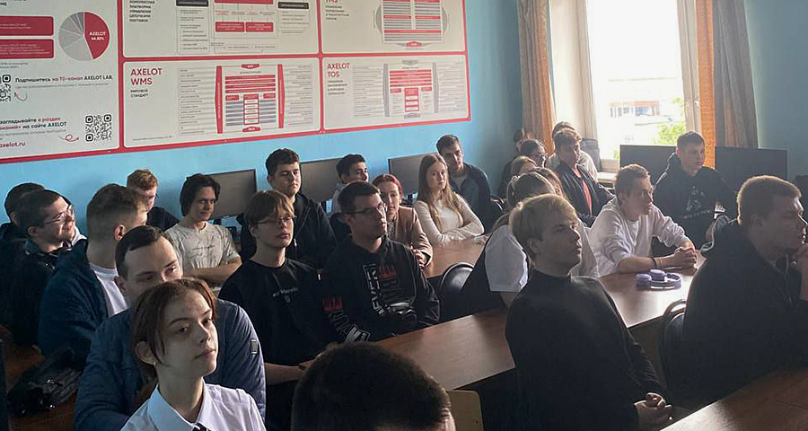 Студенты на церемонии открытия AXELOT LAB в НИПС