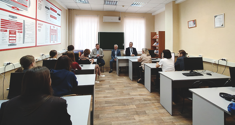 Студенты Воронежского филиала Российского экономического университета им. Г. В. Плеханова на открытии AXELOT LAB