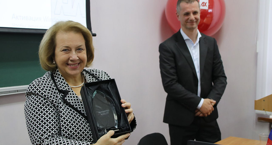 Ректор ДонНУЭТ Светлана Дрожжина и генеральный директор AXELOT Алексей Тимашов на открытии AXELOT LAB в ДонНУЭТ