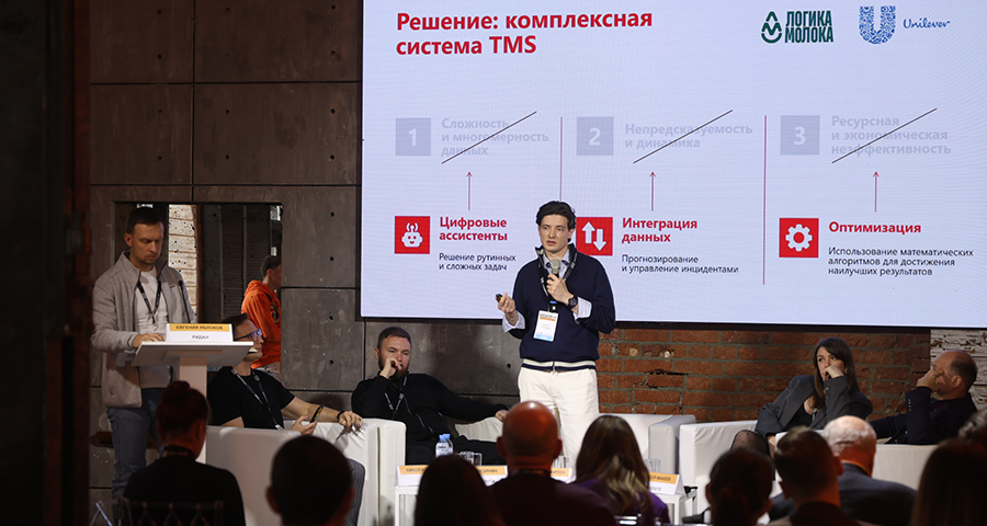 Руководитель отдела транспортной логистики AXELOT Александр Бахитов на конференции "Логистики 360"